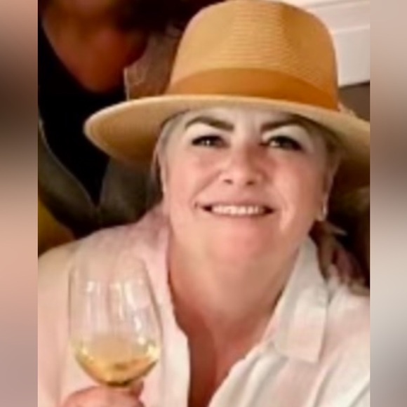 Meet your Posher, Kim - Picture 1 of 1